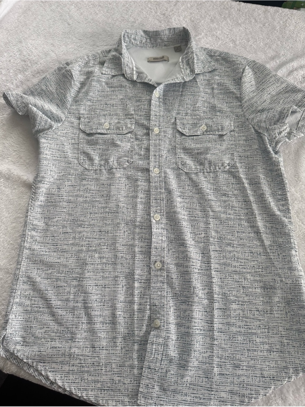 Kenneth Cole Light Gray and White Short-Sleeve Button-Down Shirt